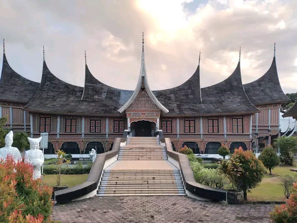 Padang Holiday 5D4N Image